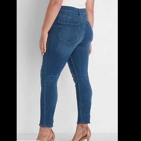 NWT- EXPRESS High Waisted Supersoft Knit Medium Wash Skinny Jeans